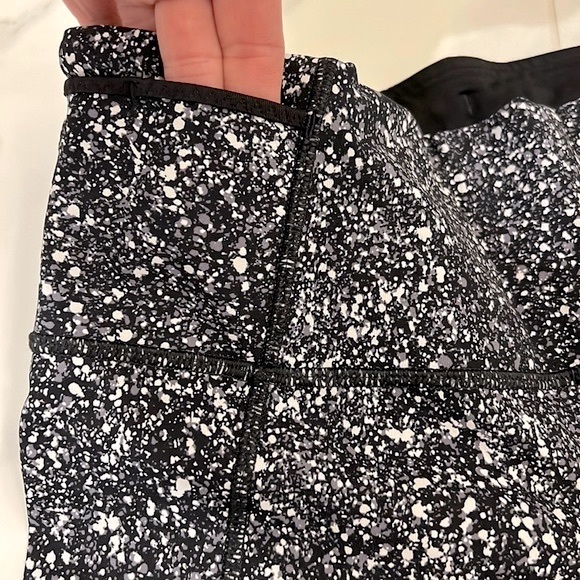 Lululemon Athletica Outrun 17" Crop Splatter White Black / Black Women’s Size 6 - Picture 8 of 15